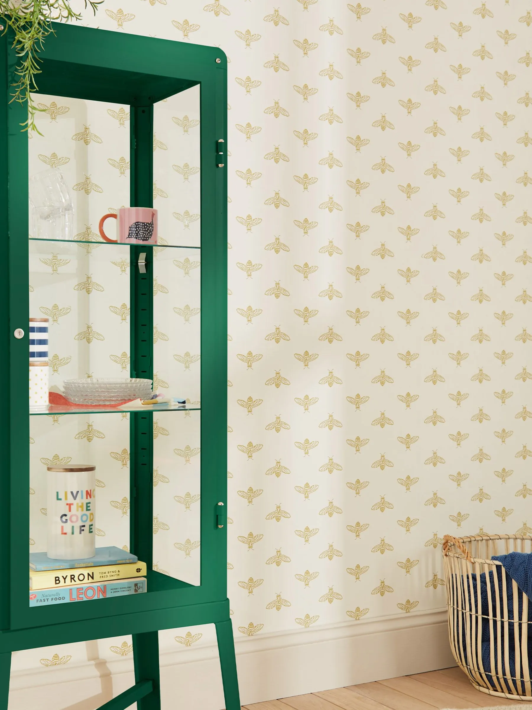 Antique Gold Block Print Bee 10M Wallpaper<Joules New