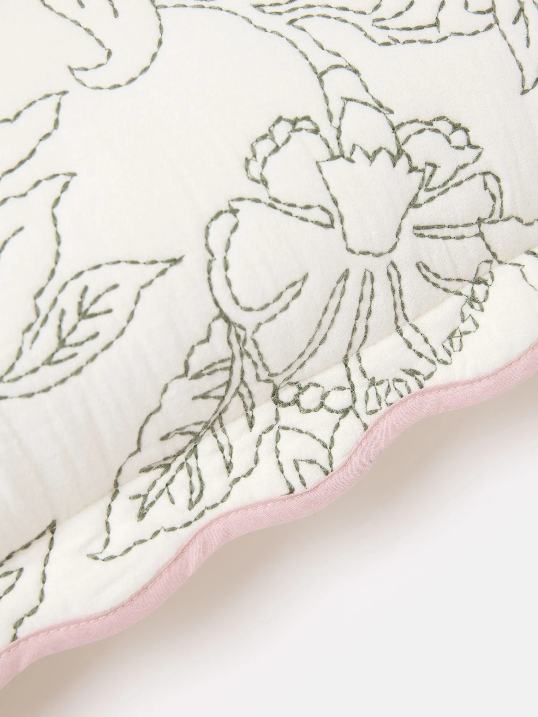 Juliette 100% Cotton Scalloped Embroidered Cushion<Joules Online