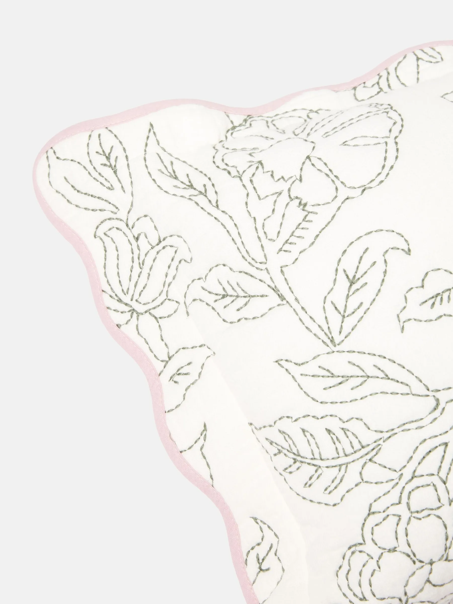 Juliette 100% Cotton Scalloped Embroidered Cushion<Joules Online