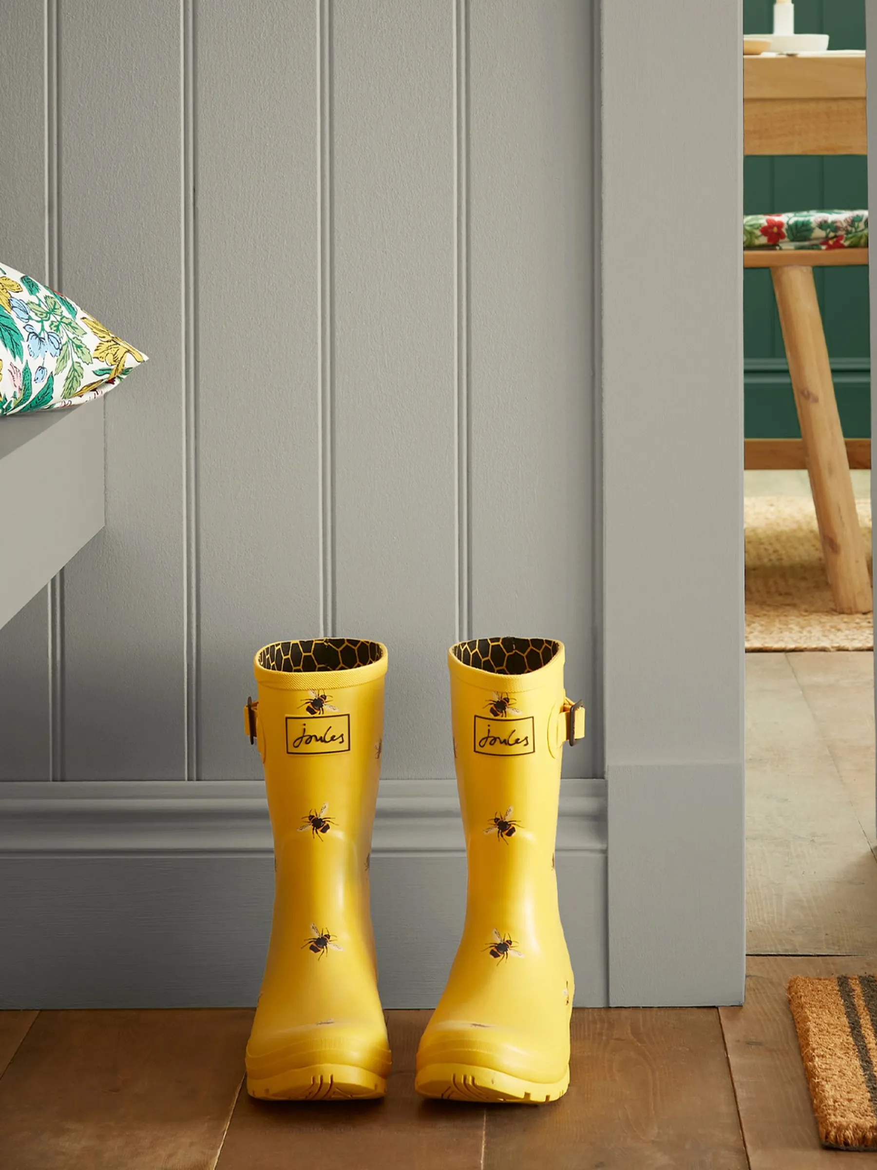 Look at the View Soft Grey Multi Surface Matt Emulsion<Joules Online