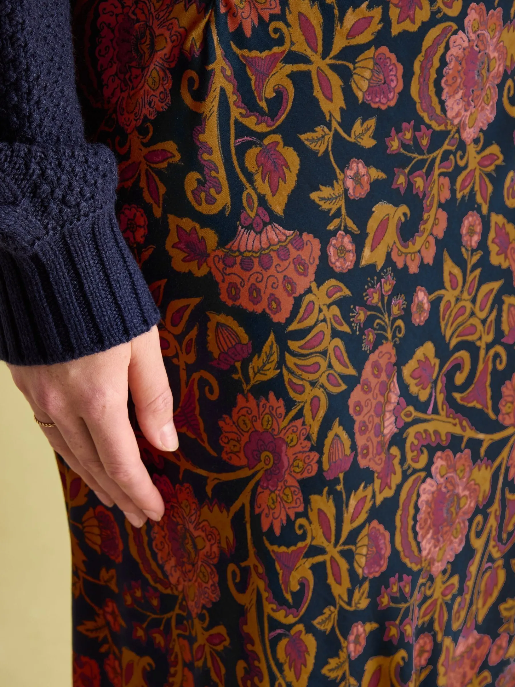 Penelope Navy Floral Satin Midi Skirt<Joules Outlet
